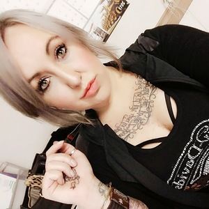 Meet your Posher, Courtney